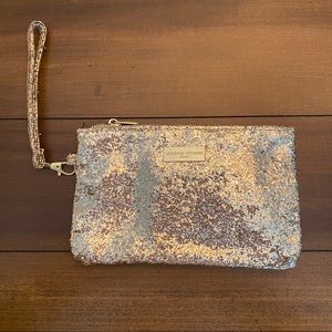 Adrienne Vittadini Wristlet Charger